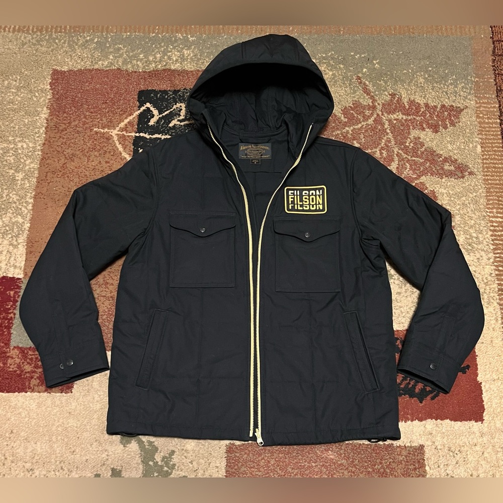 RARE Filson Cover Cloth Quilted Hooded Jacket ~ Mens Medium ~ NWOT ~ PLUS Patch
